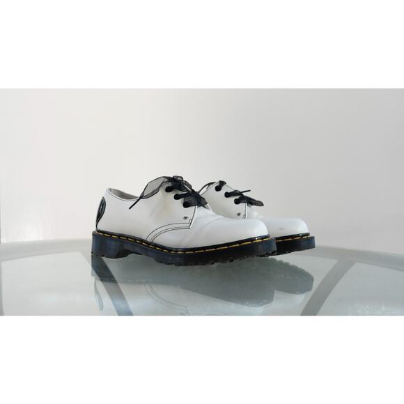 Dr. Martens Women's 1461 LIMITED EDITION BEN Hearts White-Black Smooth Size 7 - Picture 1 of 10